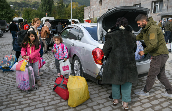 Ереван сообщил об эвакуации около пяти тысяч человек из Нагорного Карабаха