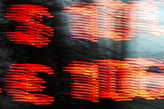 Курс доллара поднялся выше 102 рублей впервые с 23 марта 2022 года