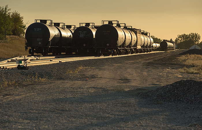 Цены на нефть снижаются после взлета накануне