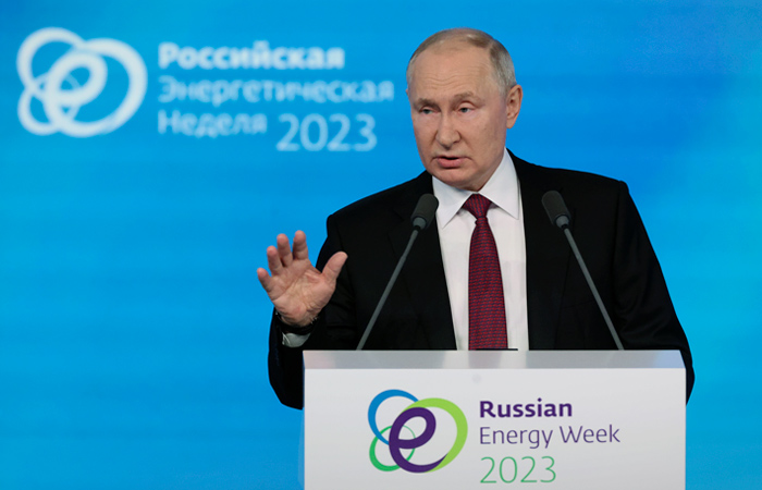 Путин призвал кабмин предупреждать кризисы на внутреннем рынке топлива