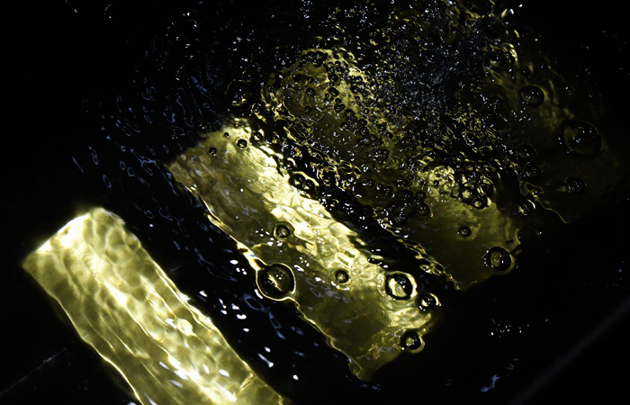 Золото подскочило в цене до максимума за три недели