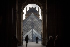 Парижский Лувр закрыт из-за опасений терактов