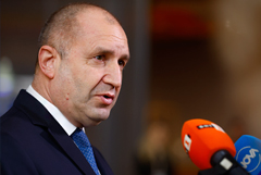 Президент Болгарии просит КС проверить закон о сборе за транзит российского газа