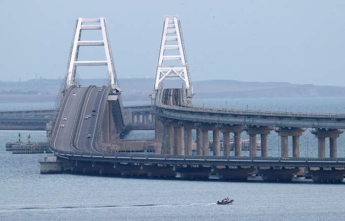 Движение по Крымскому мосту открыли в обе стороны