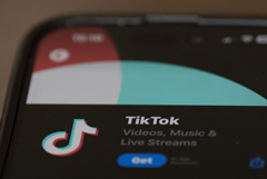 РКН опроверг получение уведомления от TikTok о возобновлении его работы в РФ