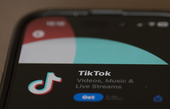 РКН опроверг получение уведомления от TikTok о возобновлении его работы в РФ