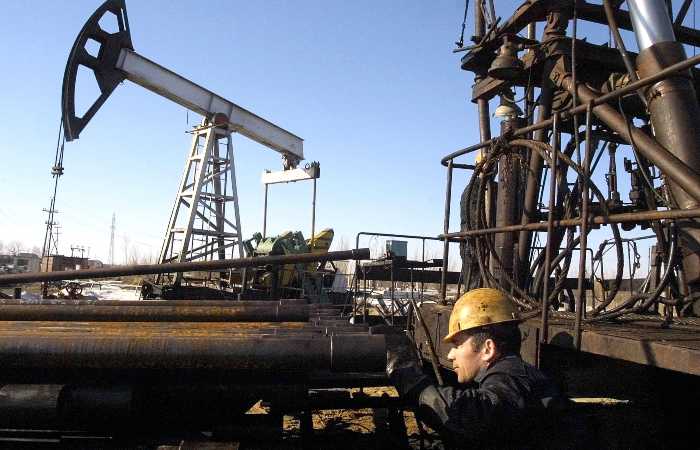 Минэнерго США повысило прогноз добычи нефти и ЖУВ в РФ в 2023 г. на 100 тыс. б/с