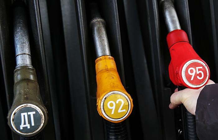 Власти и нефтяники обсуждают возможную отмену запрета экспорта бензина Аи-92