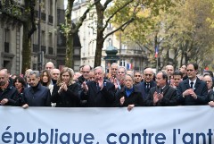 В Париже десятки тысяч людей вышли на акцию против антисемитизма