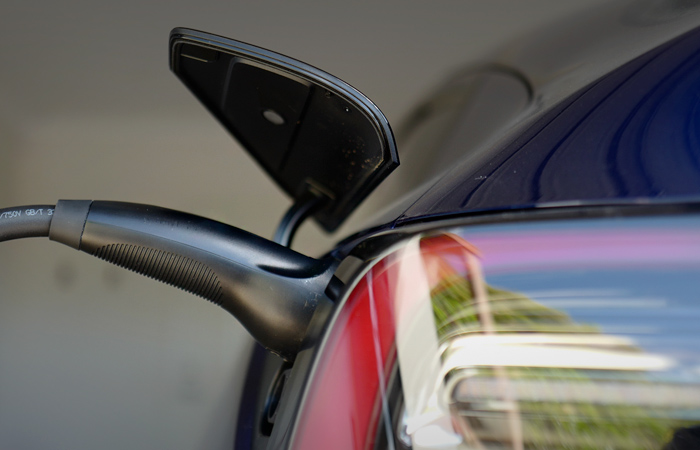 Производители электромобилей увеличивают скидки на фоне падения спроса