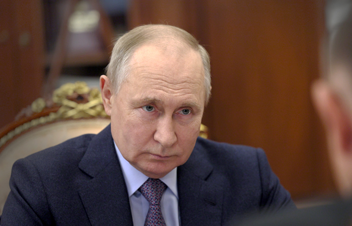 Путин поручил изучить идею упрощенного приема в гражданство отличников дальневосточных вузов