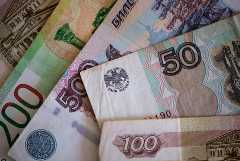 Рубль слабо изменился к доллару и юаню на старте торгов в пятницу