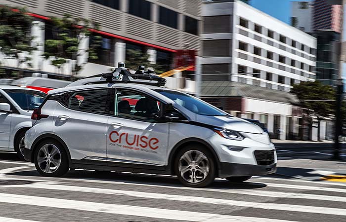 Глава "дочки" GM по выпуску беспилотных автомобилей подал в отставку