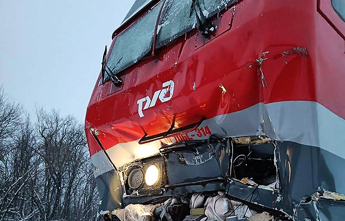 Пассажирский поезд столкнулся с маневровым составом под Ульяновском