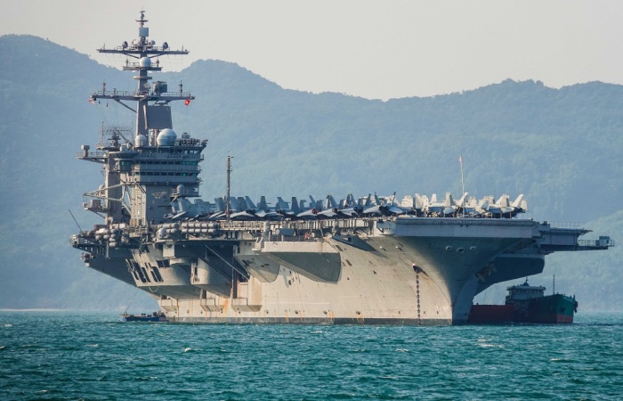 Авианосец США Carl Vinson прибыл в Южную Корею