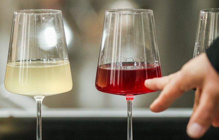 Минфин пока не планировал дополнительное повышение пошлин на "недружественное" вино