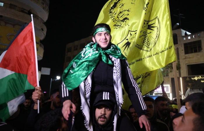 Израиль за день освободил 39 палестинцев, в понедельник намерен отпустить еще 40