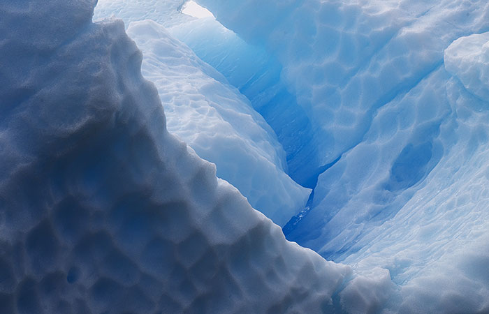 Крупнейший на планете айсберг вынесло в чистую воду Южного океана