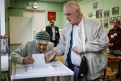Самарский губернатор Азаров набирает 84,8% голосов после обработки 57% бюллетеней