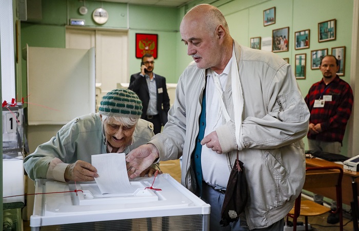 Самарский губернатор Азаров набирает 84,8% голосов после обработки 57% бюллетеней