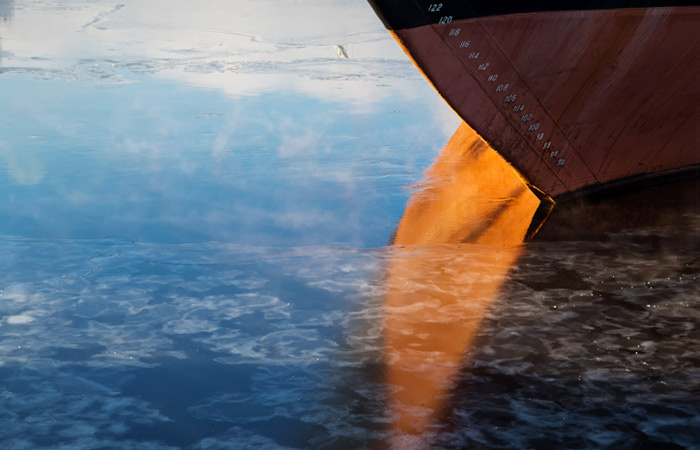 Атомные ледоколы впервые провели по Севморпути судно с рекордным дедвейтом