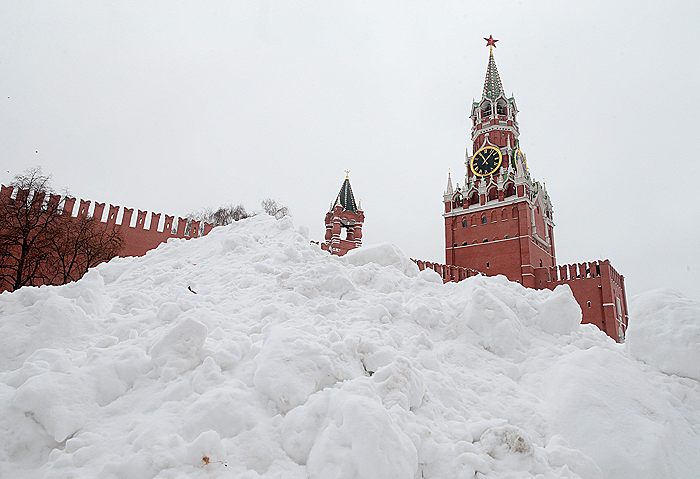 Синоптики предупредили, что сугробы в Москве продолжат расти