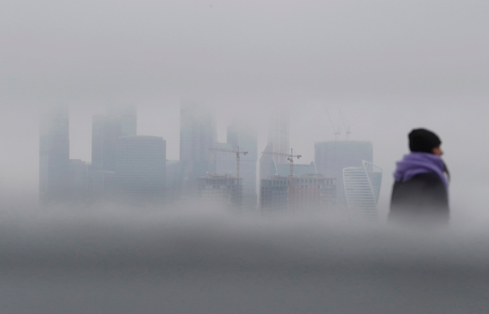 МЧС предупредило о сильном тумане в Москве в ночь на среду