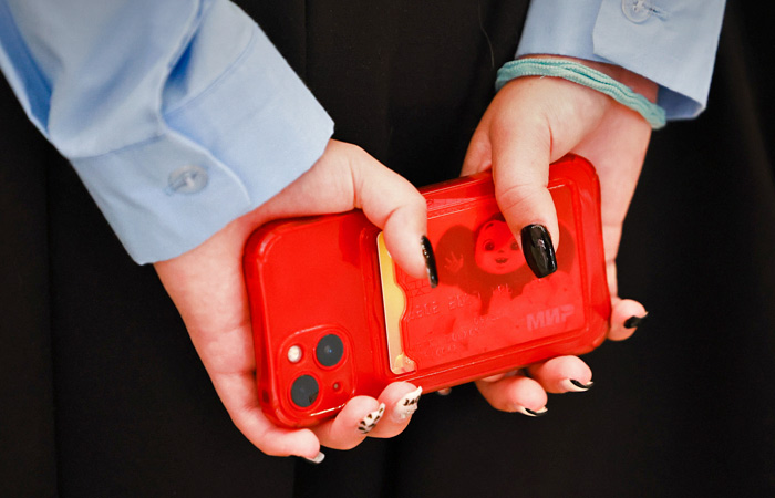 Совфед одобрил закон о запрете использования на уроках личных телефонов