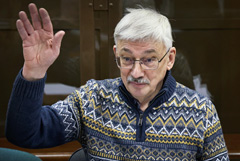 Суд отменил приговор правозащитнику Орлову за повторную дискредитацию ВС РФ