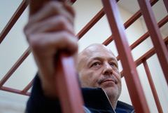 Суд освободил бывшего сенатора Сабадаша от наказания за мошенничество