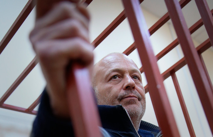 Суд освободил бывшего сенатора Сабадаша от наказания за мошенничество