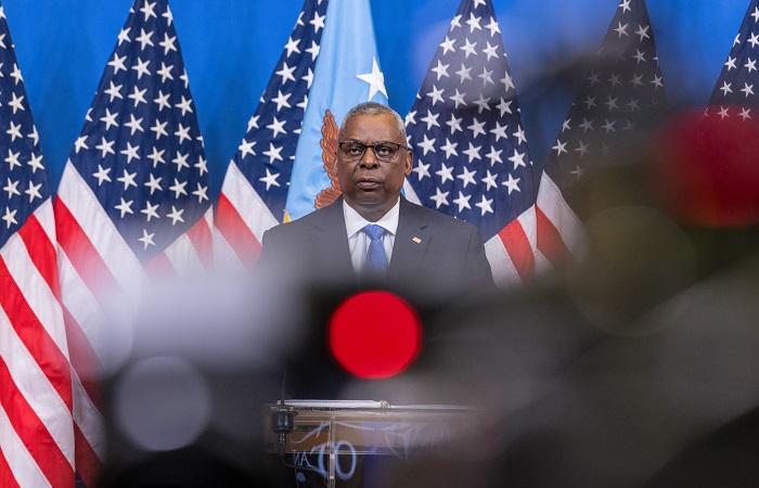 Остин заявил о начале операции США по обеспечению безопасности в Красном море