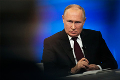 Путин подписал закон о замене в ряде случаев выдворения иностранцев штрафом