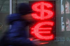 Доллар, евро и юань немного подорожали к рублю днем в среду