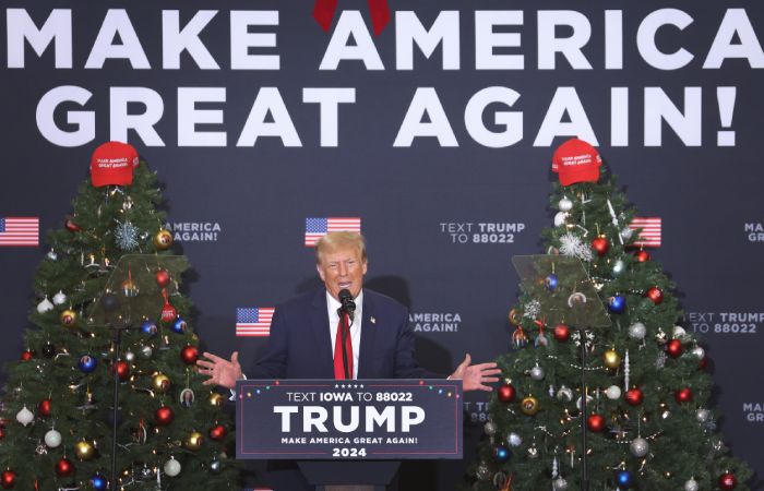 Госсекретарь штата Мэн отстранила Трампа от участия в праймериз в 2024 году