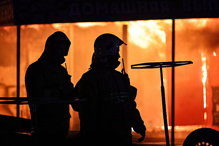 Площадь пожара на складе Wildberries в Петербурге достигла 50 тыс. кв. м