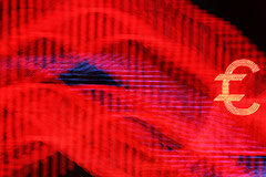 Курс евро опустился ниже 96 рублей впервые с 23 ноября