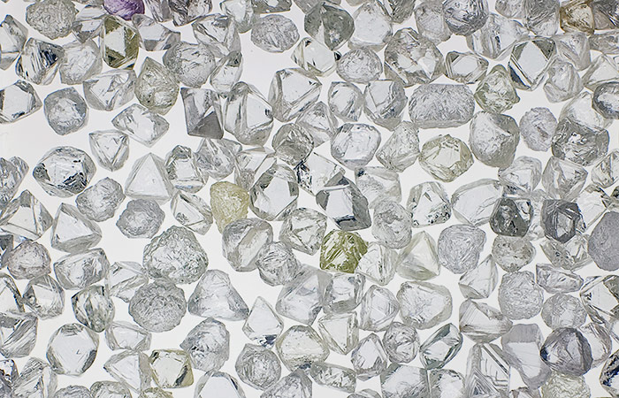 De Beers снизила цены на 10% на первой торговой сессии года ради оживления спроса