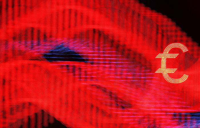 Курс евро опустился ниже 96 рублей впервые с 23 ноября