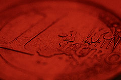 Курс евро опустился ниже 95 рублей впервые с 29 июня