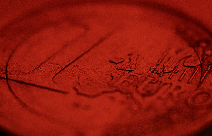 Курс евро опустился ниже 95 рублей впервые с 29 июня