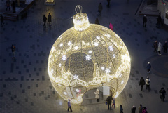 В Москве начали разбирать новогодние декоративные конструкции