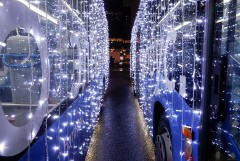 Украшенный к Новому году транспорт будет работать в Москве до 1 марта