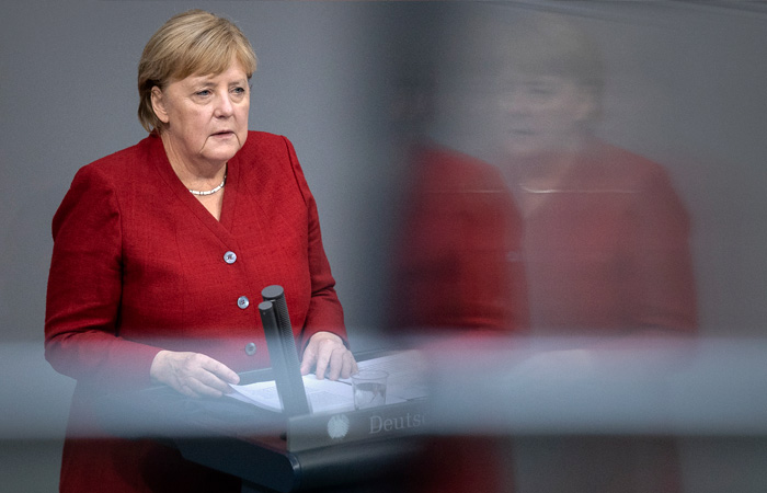 Меркель отменила запись на вакцинацию от коронавируса