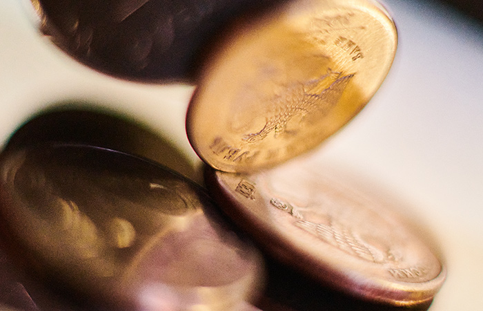 Рубль снижается к доллару и евро после завершения накануне налогового периода января