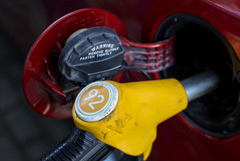 Стоимость 92-го бензина на бирже в четверг упала на 5,6%