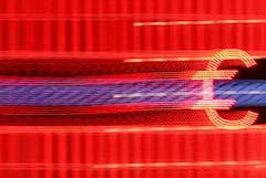 Курс евро поднялся выше 99 рублей впервые с 9 января