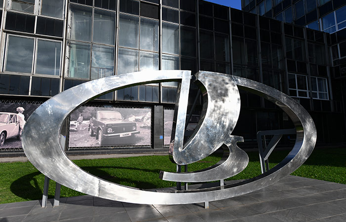 Продажи "АвтоВАЗа" в РФ в январе выросли на 19,3%, до 20 835 автомобилей