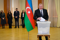 Данные экзит-пола указывают на лидерство Алиева на выборах в Азербайджане