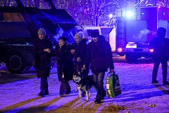 Жильцы горящего дома на севере Москвы временно размещены в ТЦ